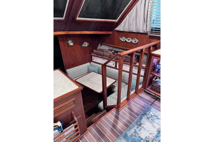 1986 Egg Harbor 37 Convertible