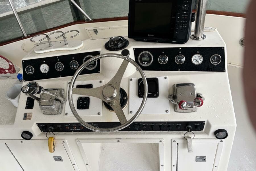 1986 Egg Harbor 37 Convertible
