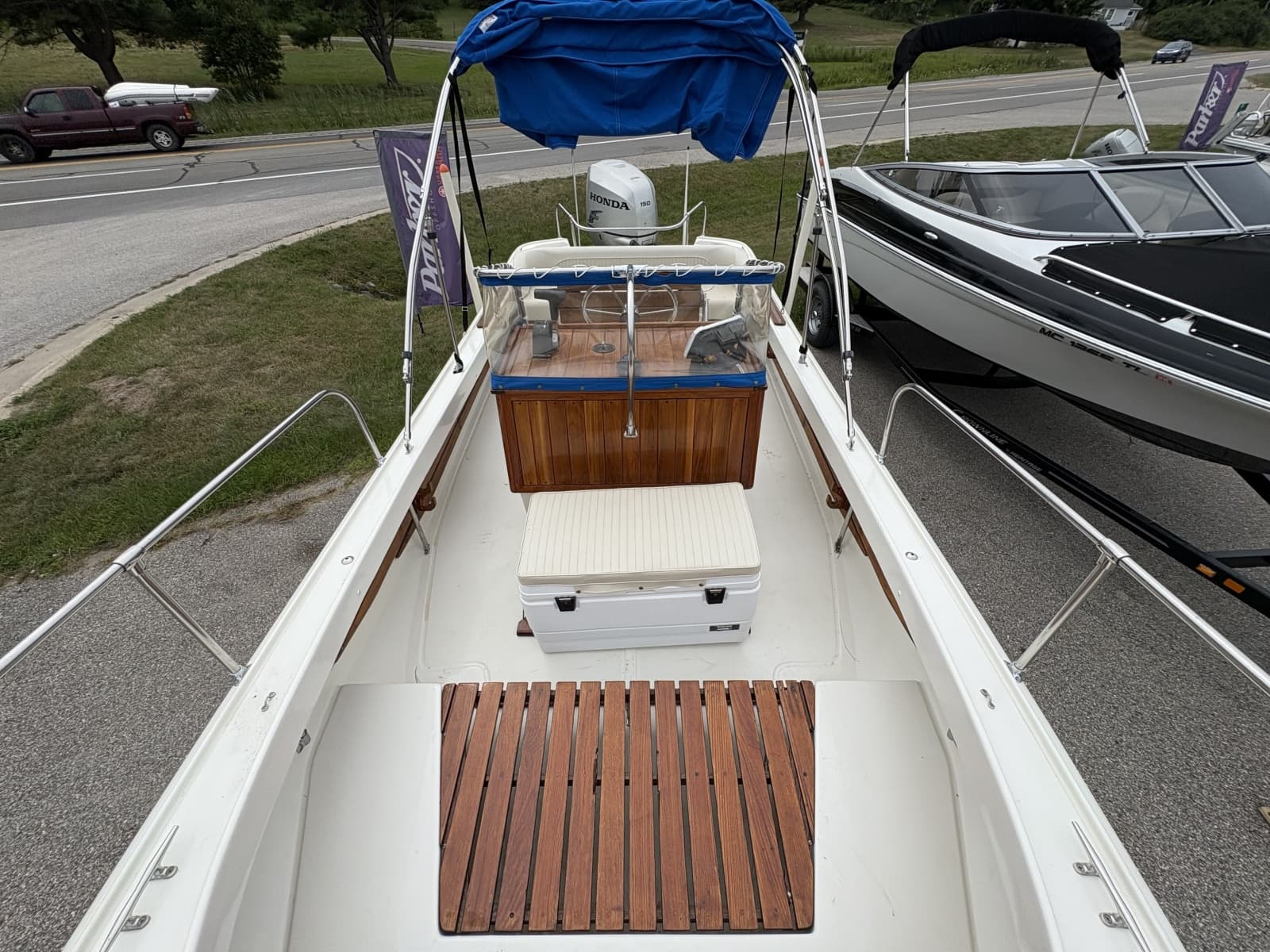 1972 Boston Whaler 21 Outrage Rib Side