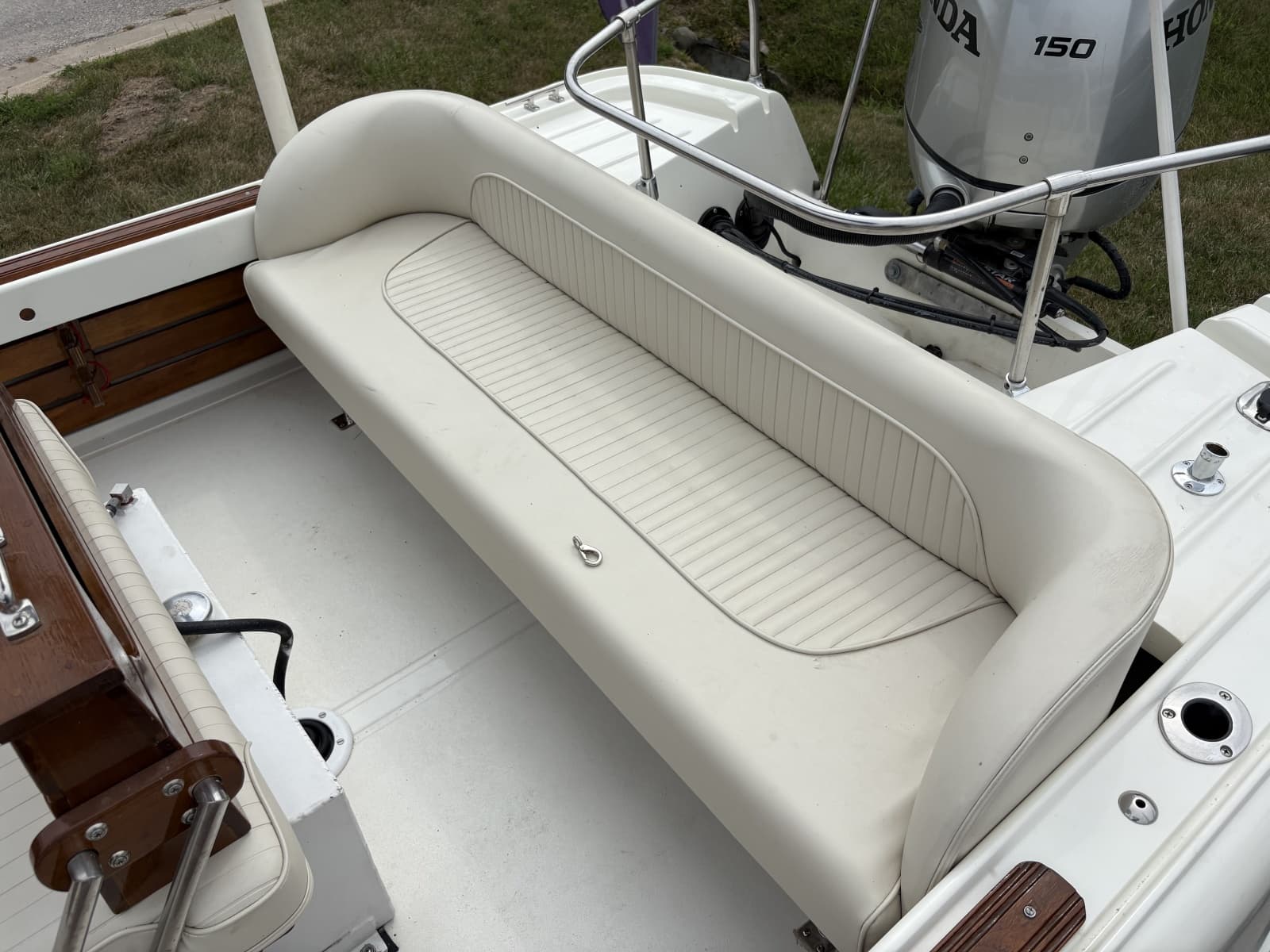 1972 Boston Whaler 21 Outrage Rib Side