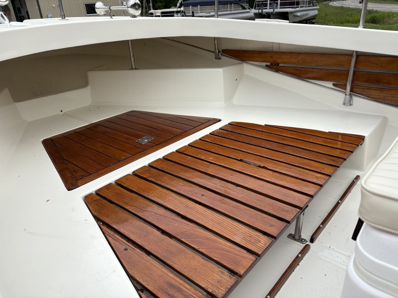 1972 Boston Whaler 21 Outrage Rib Side