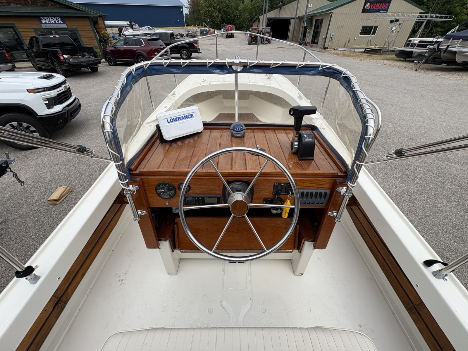 1972 Boston Whaler 21 Outrage Rib Side