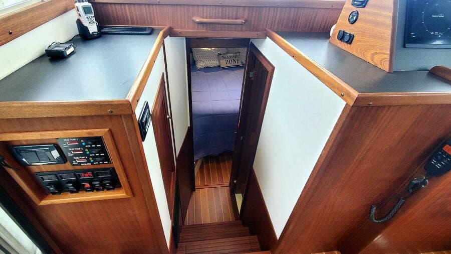 Pilothouse Berthing Companionway
