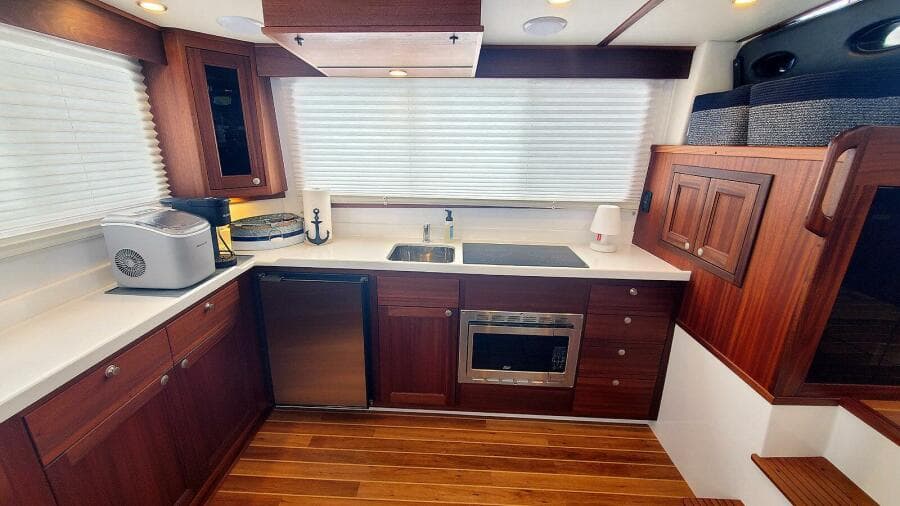 Main Cabin Port