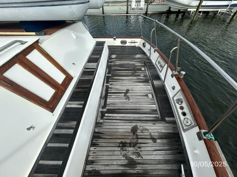 42' Grand Banks aftdeck starboard