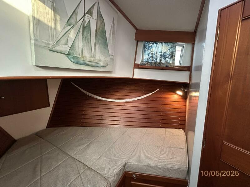 42' Grand Banks guest stateroom starboard