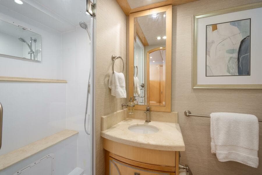 5th Cabin Bath