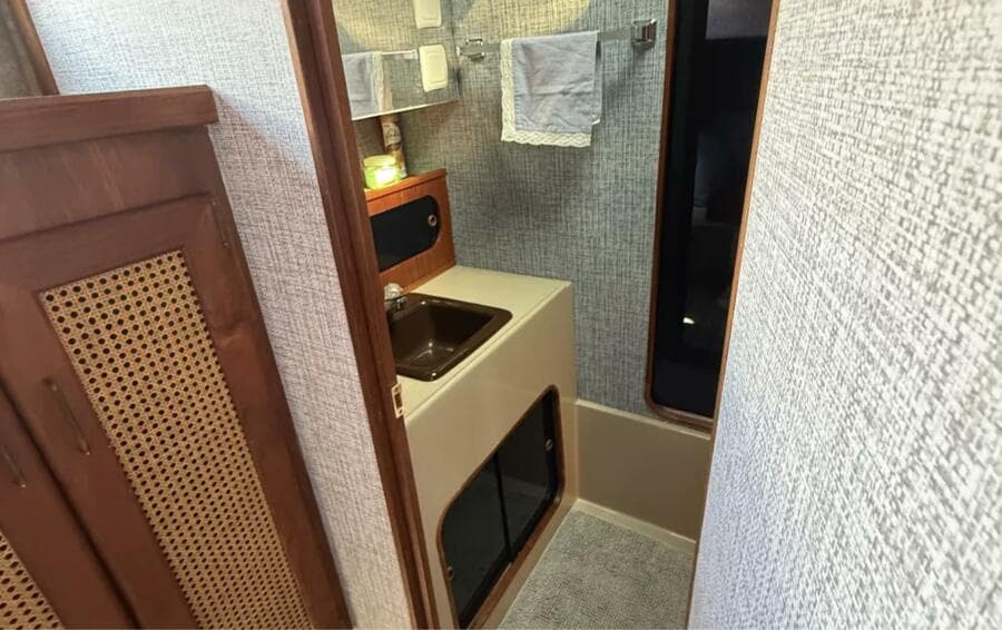 1984 Bayliner 3870 Motoryacht