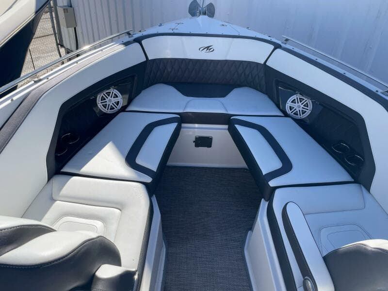 2019 Monterey 328SS