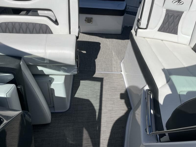 2019 Monterey 328SS