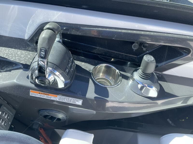 2019 Monterey 328SS