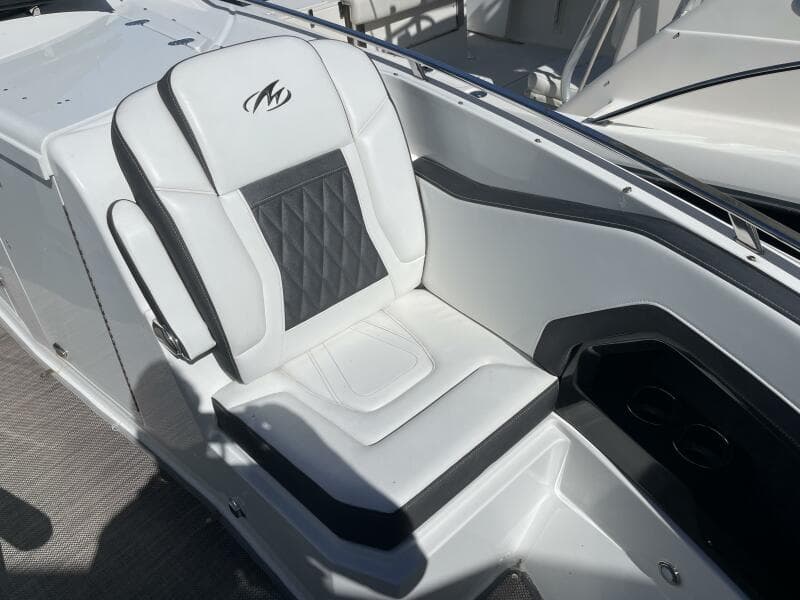 2019 Monterey 328SS