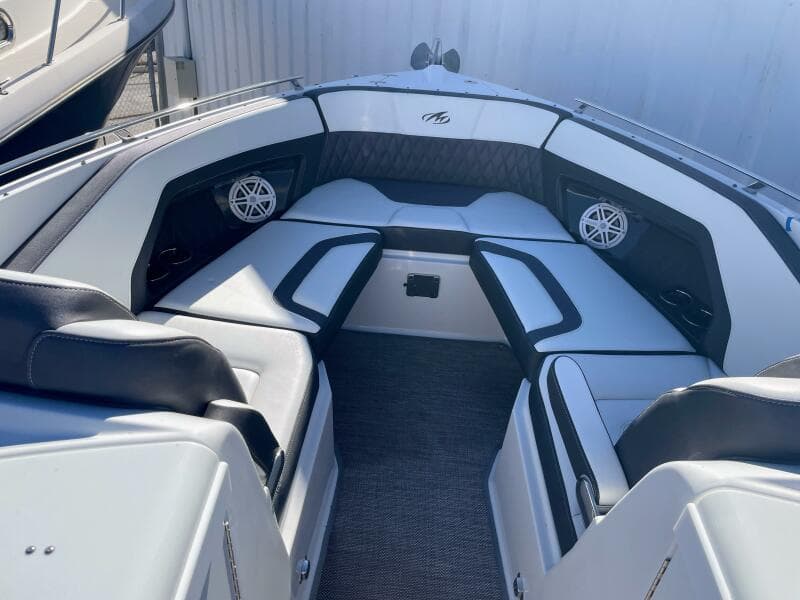 2019 Monterey 328SS