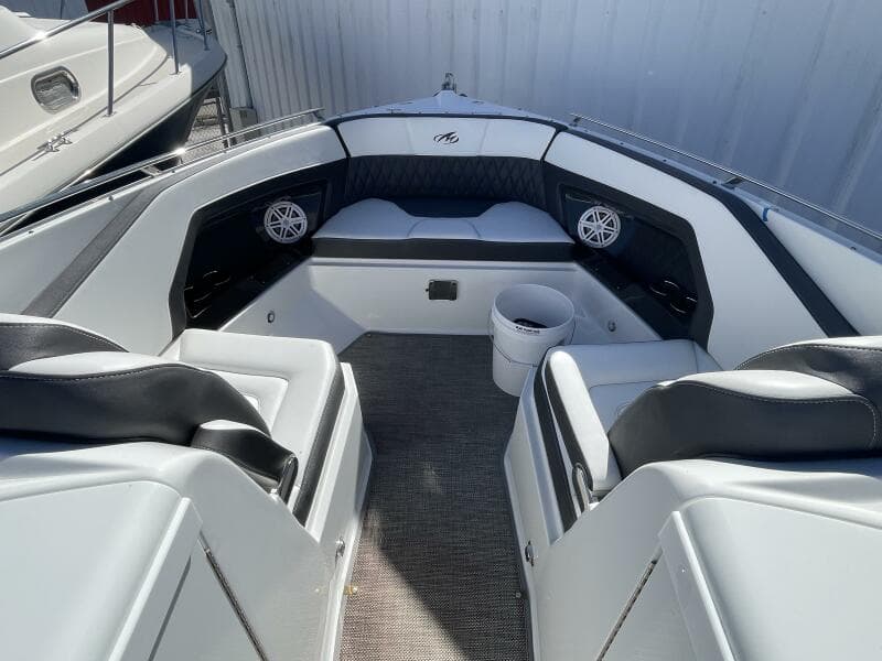 2019 Monterey 328SS