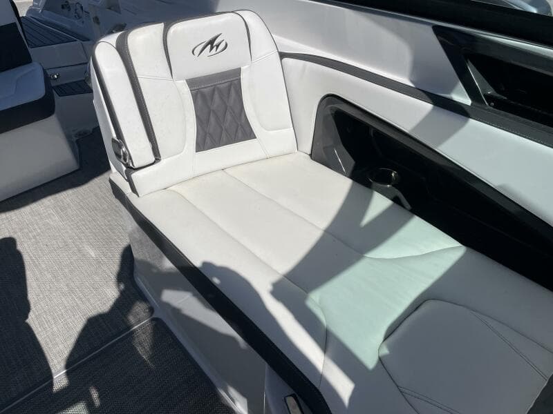 2019 Monterey 328SS