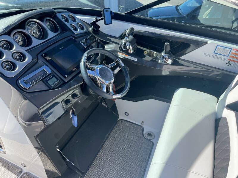 2019 Monterey 328SS