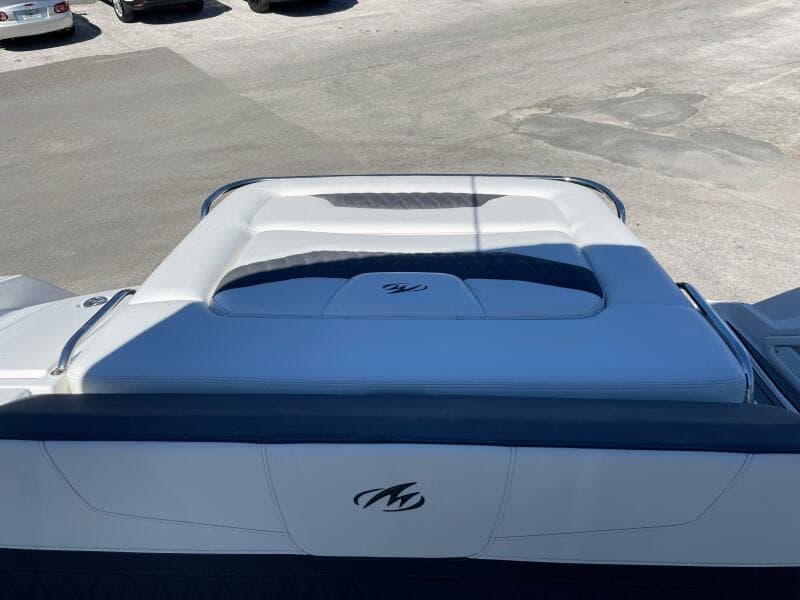 2019 Monterey 328SS