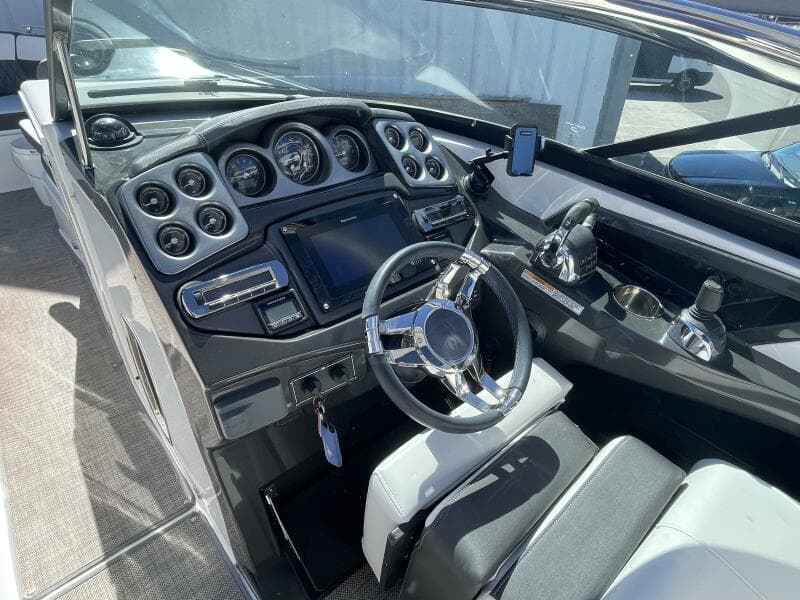 2019 Monterey 328SS