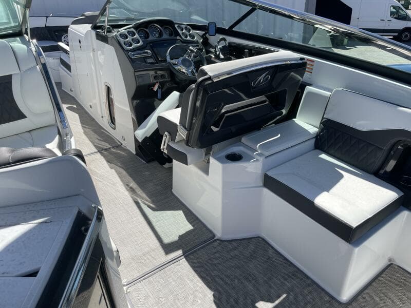 2019 Monterey 328SS