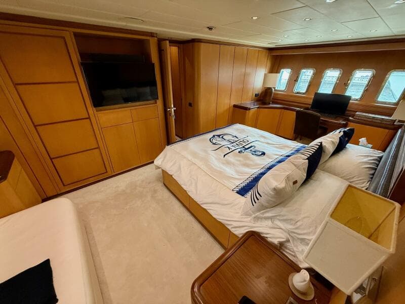 2005 Mangusta 92