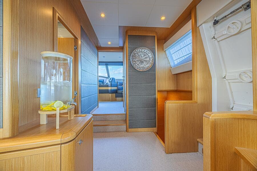 2011 Ferretti Yachts 830