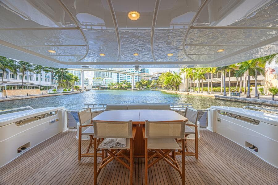2011 Ferretti Yachts 830