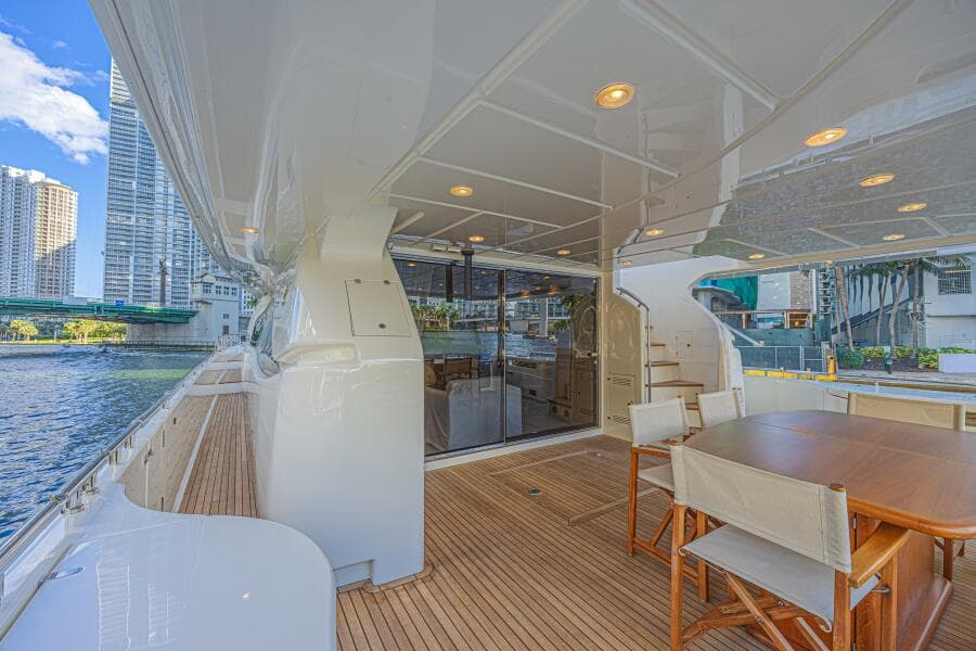 2011 Ferretti Yachts 830