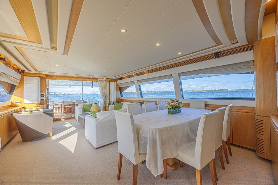 2011 Ferretti Yachts 830