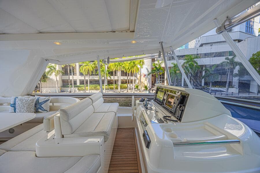 2011 Ferretti Yachts 830