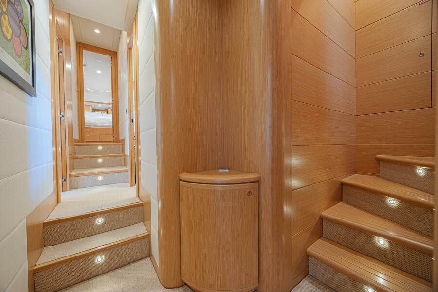 2011 Ferretti Yachts 830