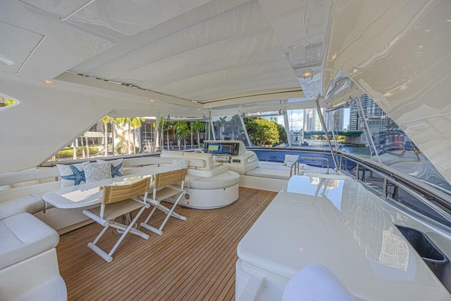 2011 Ferretti Yachts 830