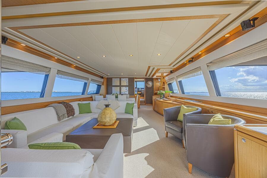 2011 Ferretti Yachts 830