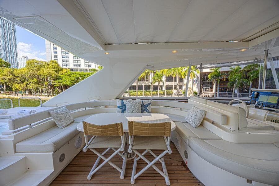 2011 Ferretti Yachts 830