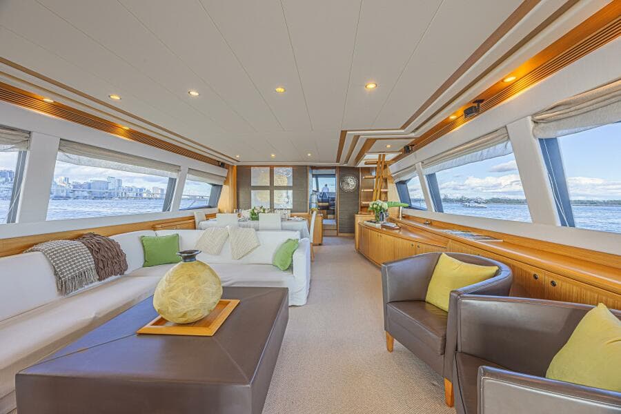 2011 Ferretti Yachts 830