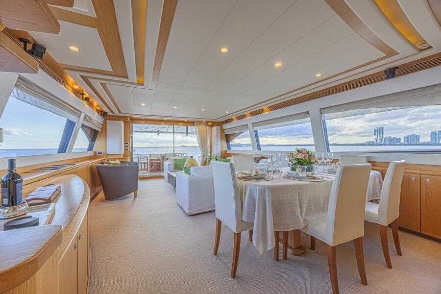 2011 Ferretti Yachts 830