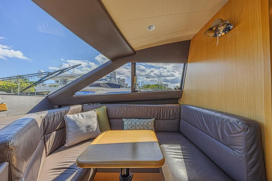 2011 Ferretti Yachts 830