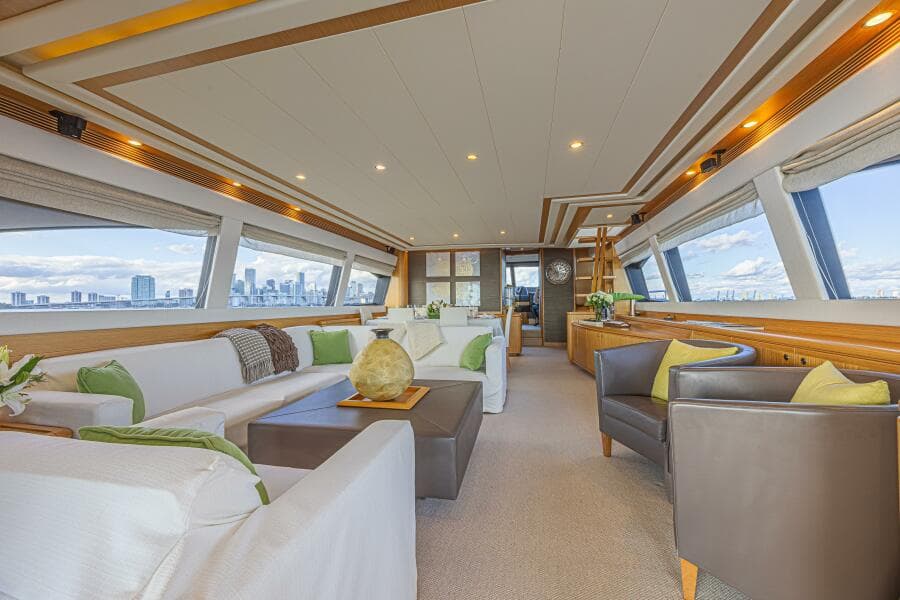 2011 Ferretti Yachts 830