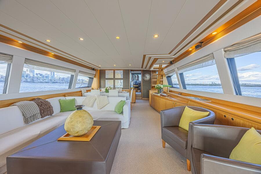 2011 Ferretti Yachts 830