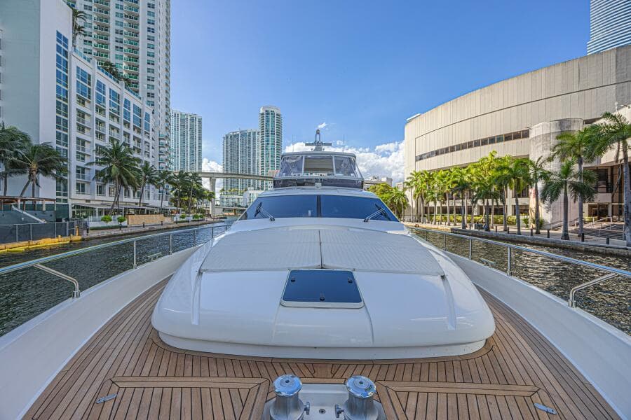 2011 Ferretti Yachts 830
