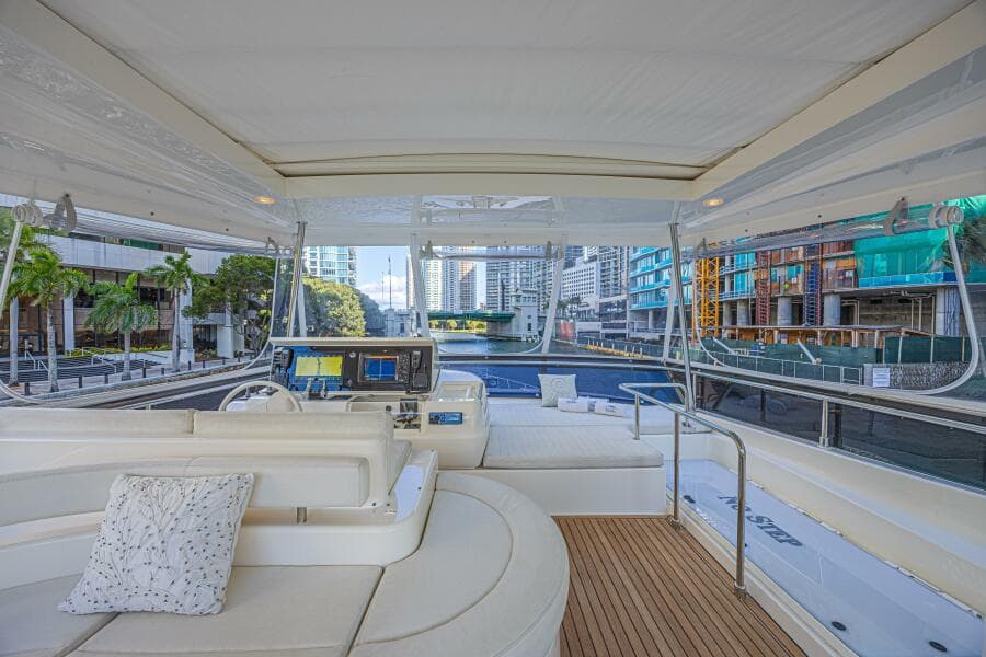 2011 Ferretti Yachts 830