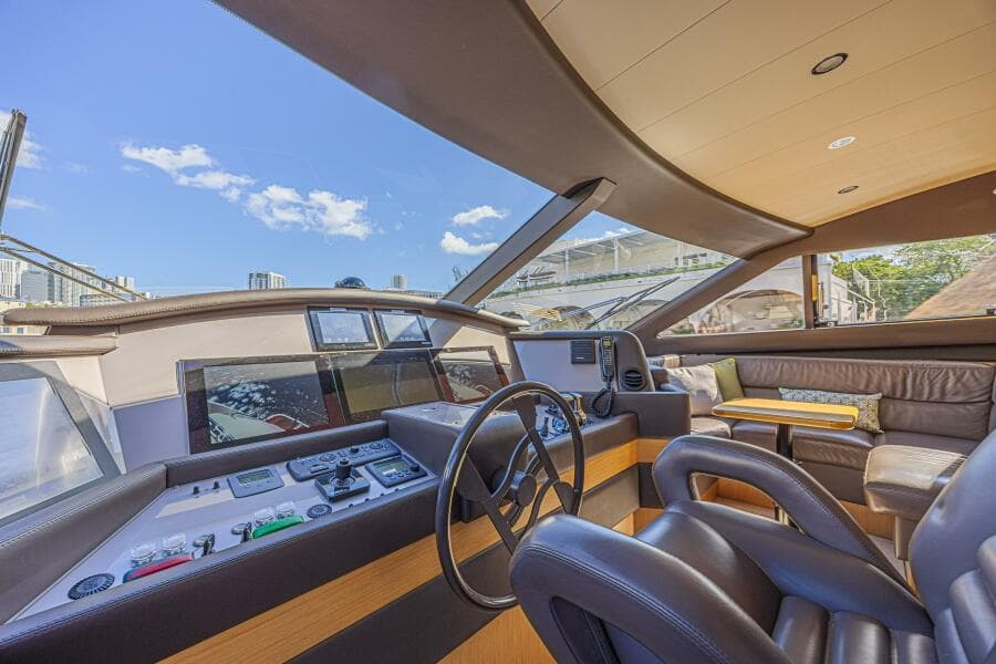 2011 Ferretti Yachts 830