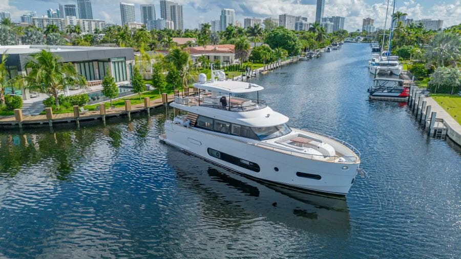 2022 Azimut Magellano 66