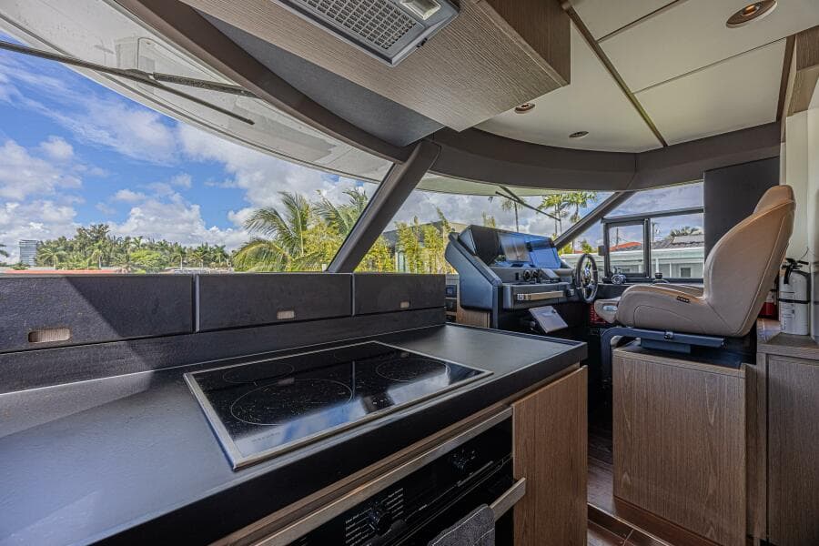 2022 Azimut Magellano 66