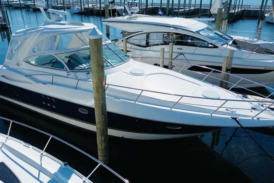 2006 Cruisers Yachts 420 Express
