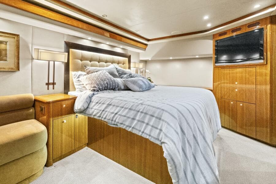 2008 Viking 74 Enclosed Bridge