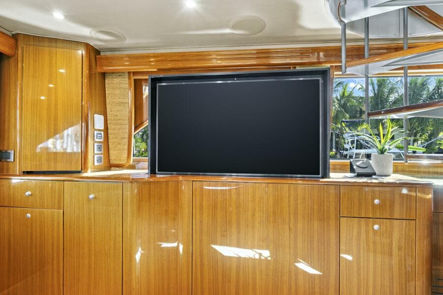 2008 Viking 74 Enclosed Bridge