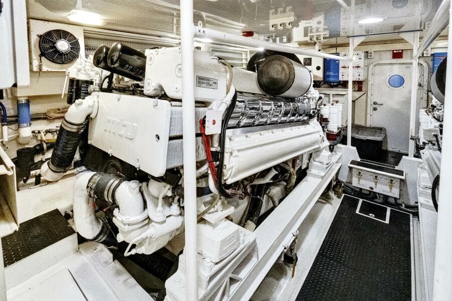2008 Viking 74 Enclosed Bridge