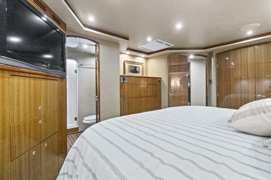 2008 Viking 74 Enclosed Bridge