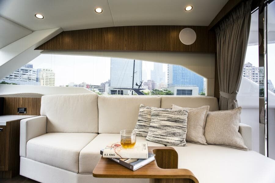 Skylounge Settee