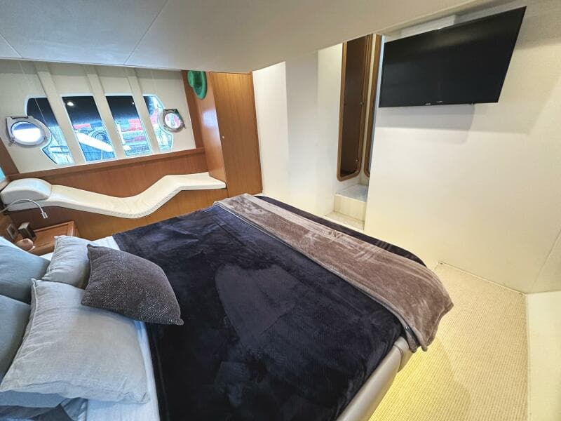 2014 Ferretti Yachts 530